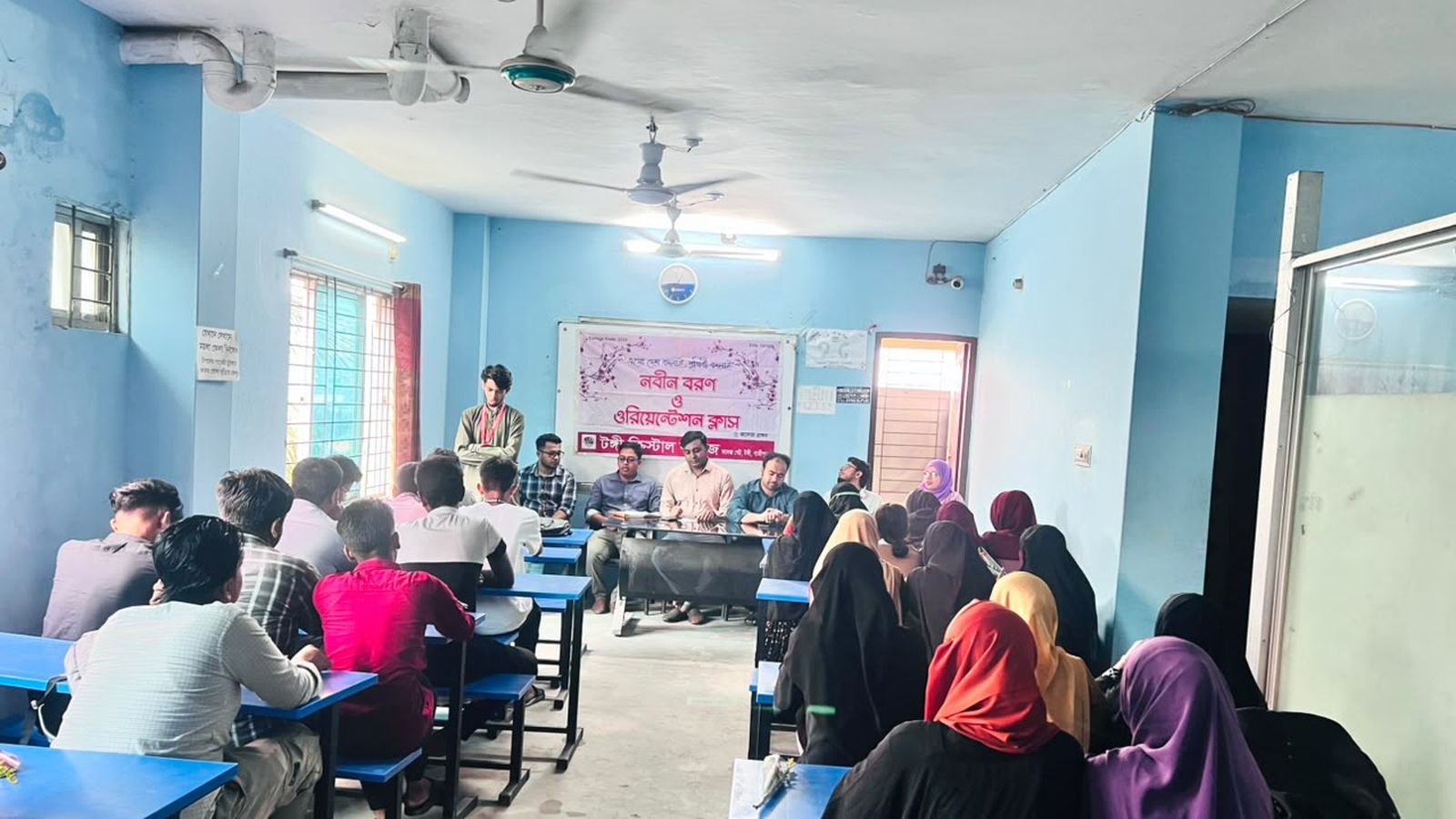 শ্রেণিকক্ষে প্রাণবন্ত পাঠদান পরিবেশ